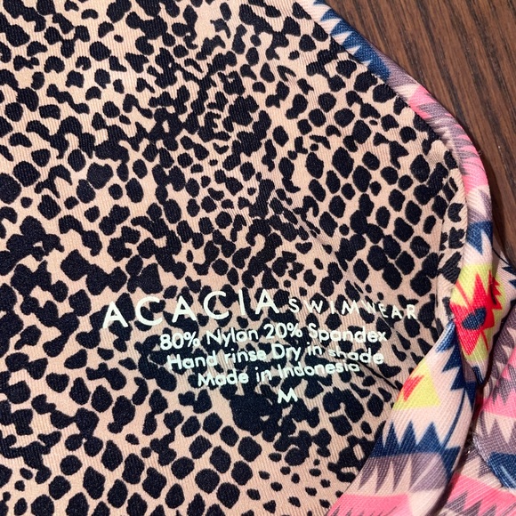 Acacia swimwear top size medium - Picture 5 of 5